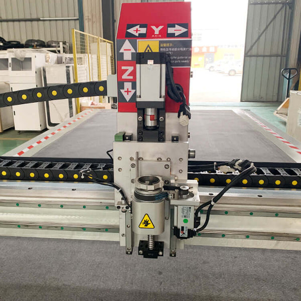 High-speed oscillating knife cutting machine for leather, rubber, and textiles, designed for efficiency in automotive industries.