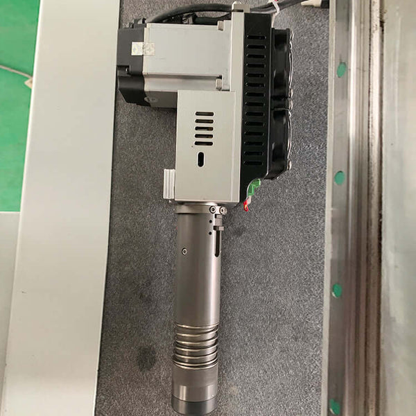 High-speed oscillating knife cutting machine for leather, rubber, and textiles, showcasing precision and high efficiency.