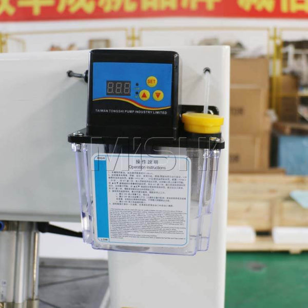 Digital display controller on a CNC side hole drilling machine for furniture production